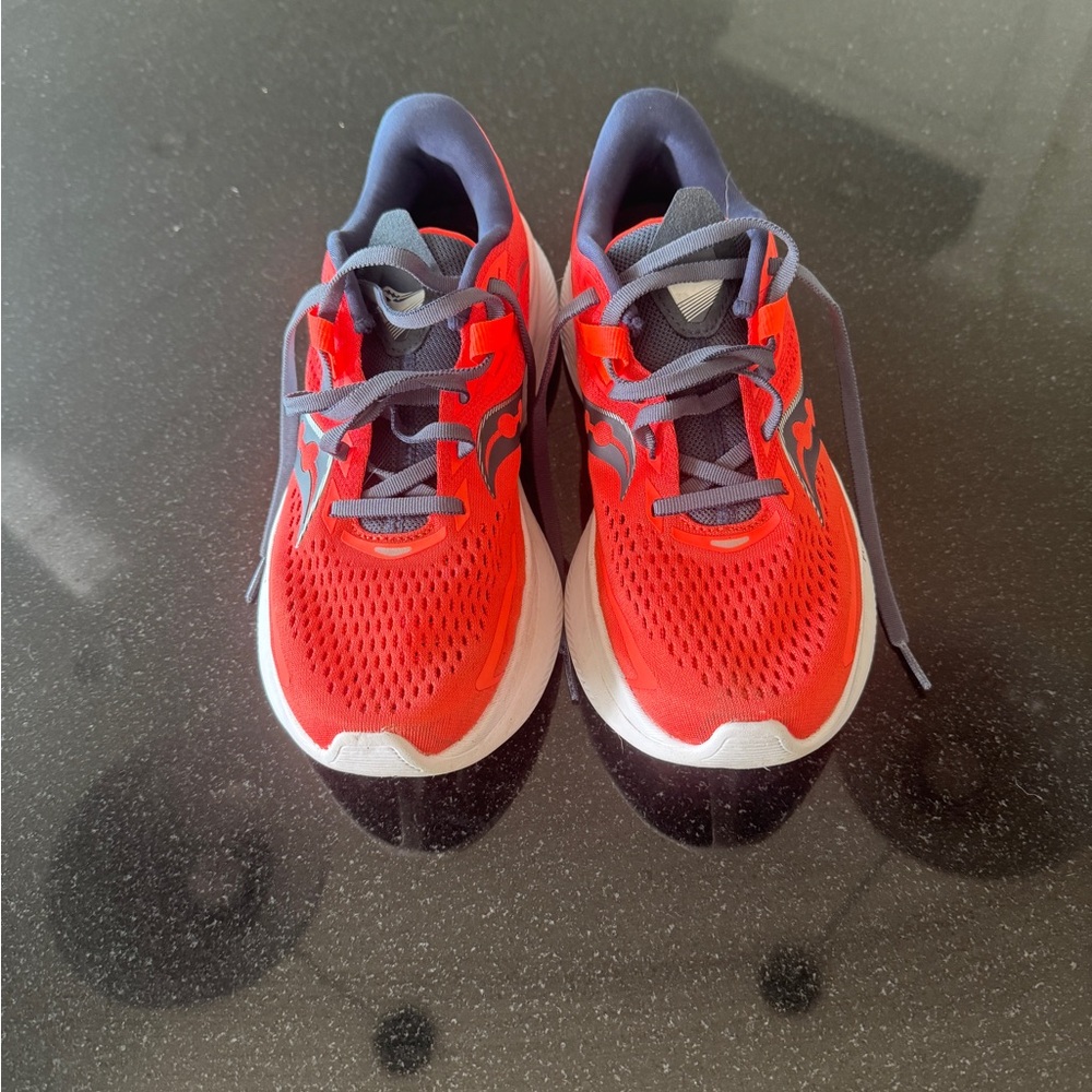 Saucony Woman’s Running Shoes Size 7.5